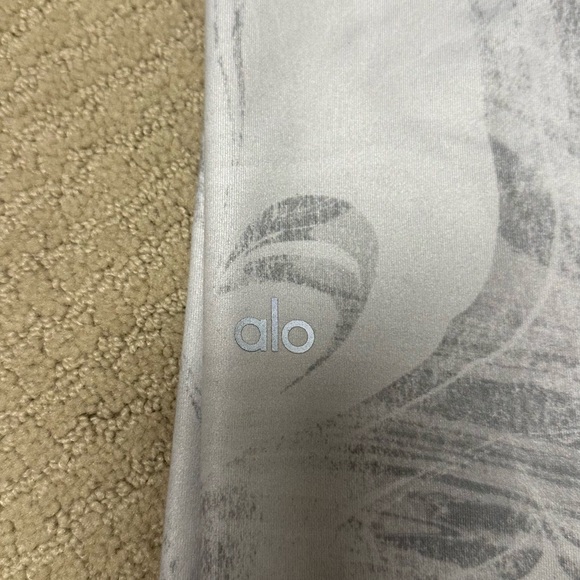 ALO Yoga Gray Patterned Leggings - Picture 2 of 6